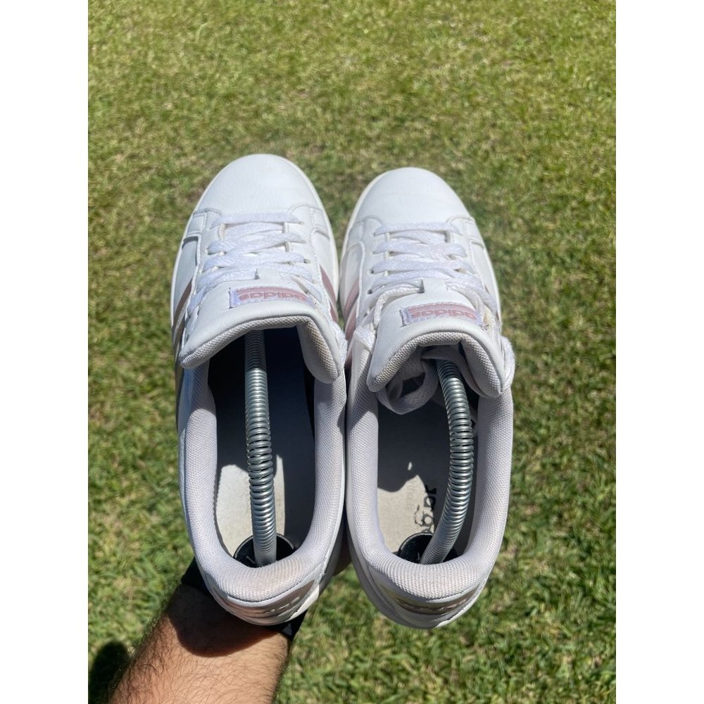 Adidas Womens Shoes Size 9 White Metallic Low Top Logo Laces DA9524 - Picture 4 of 8